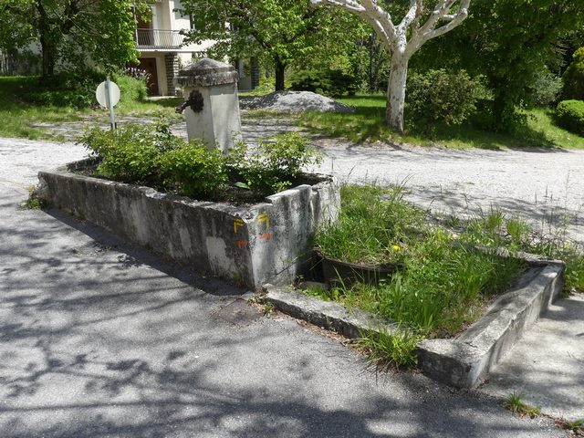 fontaine-lavoir de l'Ecu de France