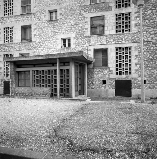 Façade antérieure ouest, vestibule d'entrée.