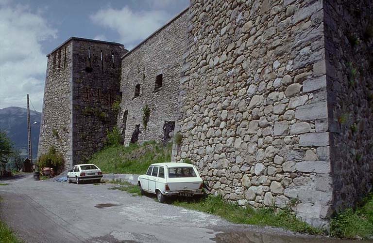 Front sud-est. Vue extérieure oblique vers le demi-bastion 36.