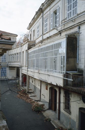 bâtiment conventuel, puis parfumerie Roure-Bertrand, actuellement immeuble de bureaux