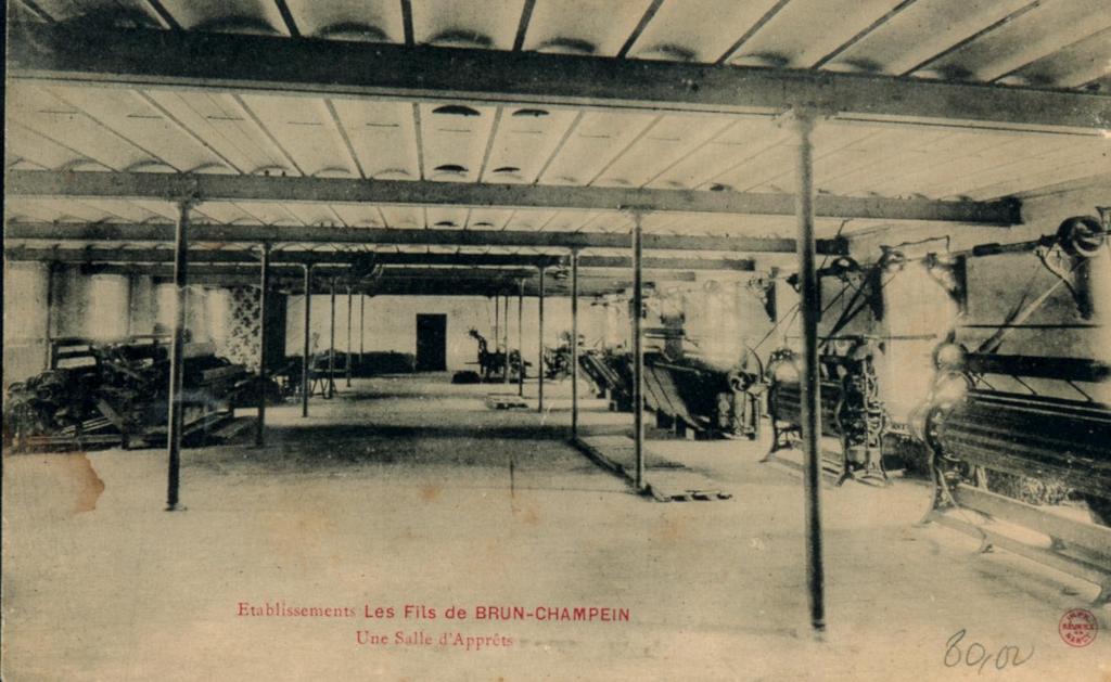 Moulin à blé puis moulin à foulon puis moulin à blé Orcière, puis de Fayard, puis Martin, puis de Garcin, puis Monnier puis tissage Brun-Champein dit Moulin Vert dit les Tapis d'Avignon actuellement Village des Antiquaires de la Gare