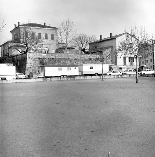 Maison puis groupe scolaire et école primaire de garçons actuellement bibliothèque