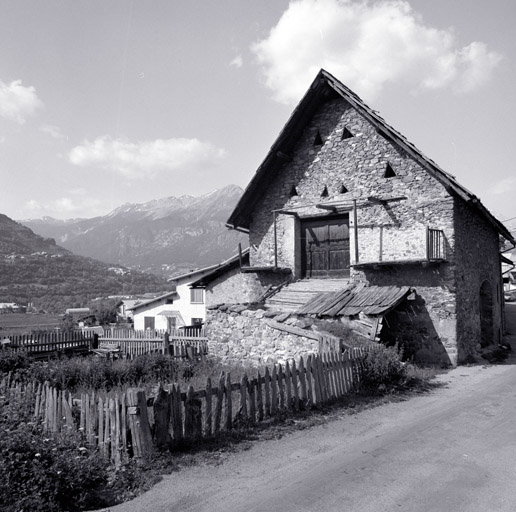 Pignon sud avec la montée de grange.