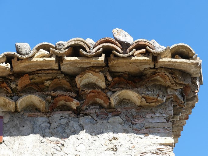 Tegulae en sous-toiture dans le colombier des Faysses.