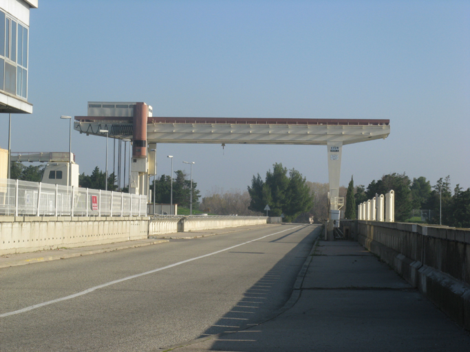 pont routier de l'usine-écluse de Caderousse