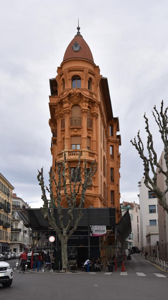 immeubles en série (série de 3) dont l'un transformé en hôtel de voyageurs (Hôtel Lépante) et un autre dit Palais Pauline