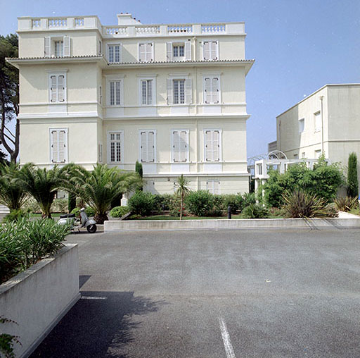 maison de villégiature (villa) dite Le Vallon, actuellement immeuble dit Résidence La Louvière