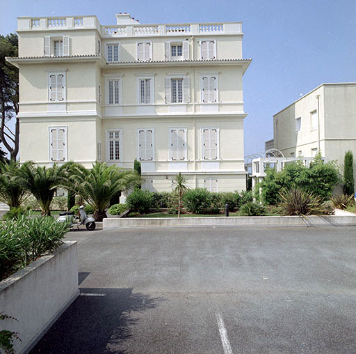 maison de villégiature (villa) dite Le Vallon, actuellement immeuble dit Résidence La Louvière