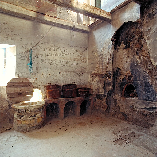 Bâtiment 43. Intérieur de la cuisine, boulangerie du bâtiment 43.